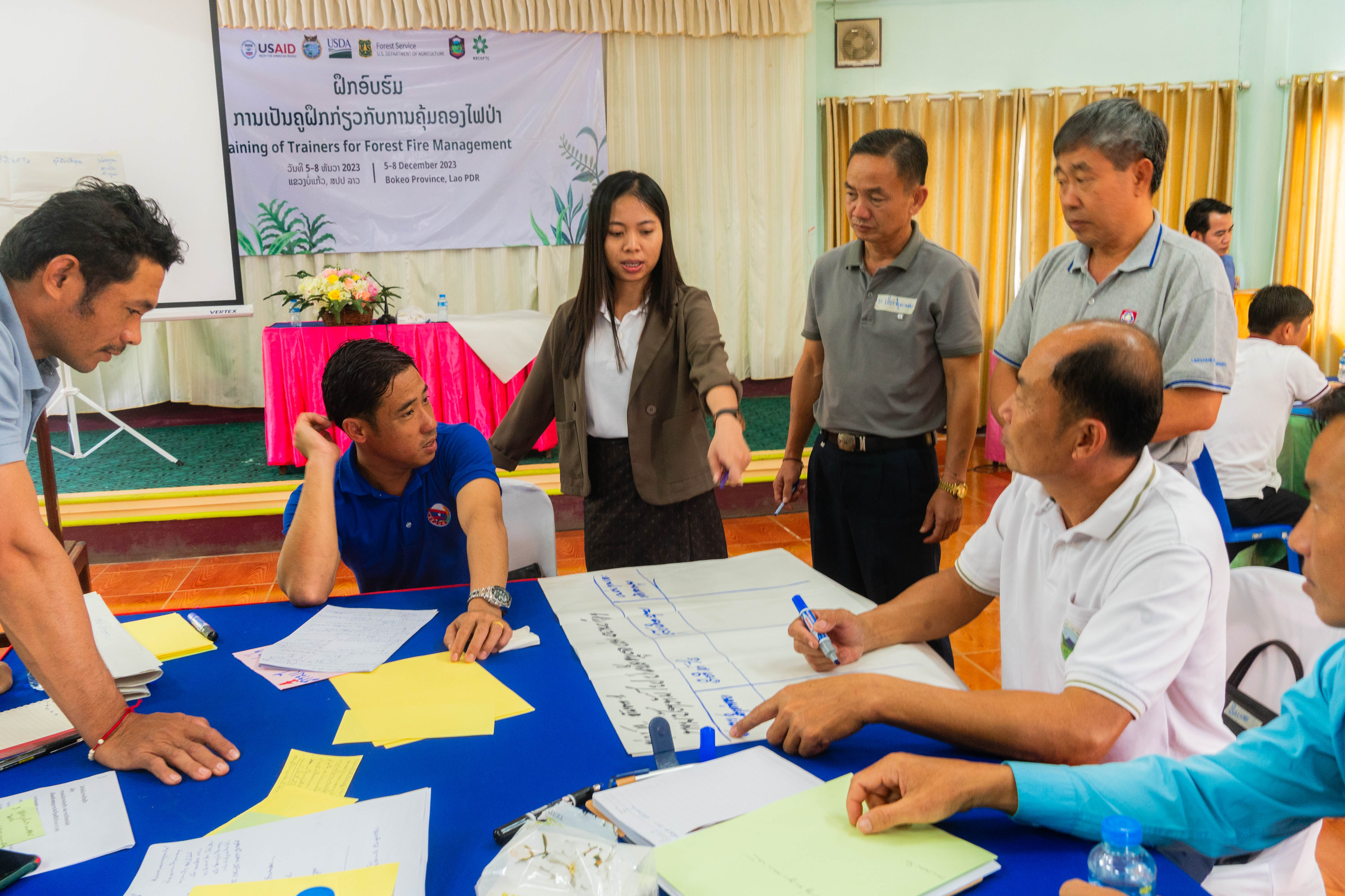 RECOFTC Lao PDR’s project assistant Noukone Duangoudom, guides participants in the group assignment. Divided into groups, participants assessed and charted out forest fire risks, current forest fire management plans, and control measures.