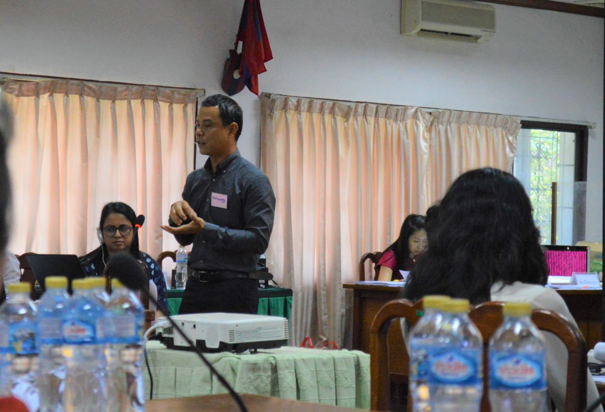 Ai Deth speaks to participants 