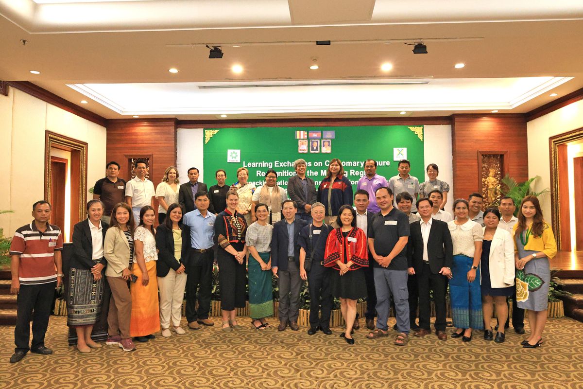 Participants of the learning exchange on customary tenure recognition in the Mekong region in a group photo.