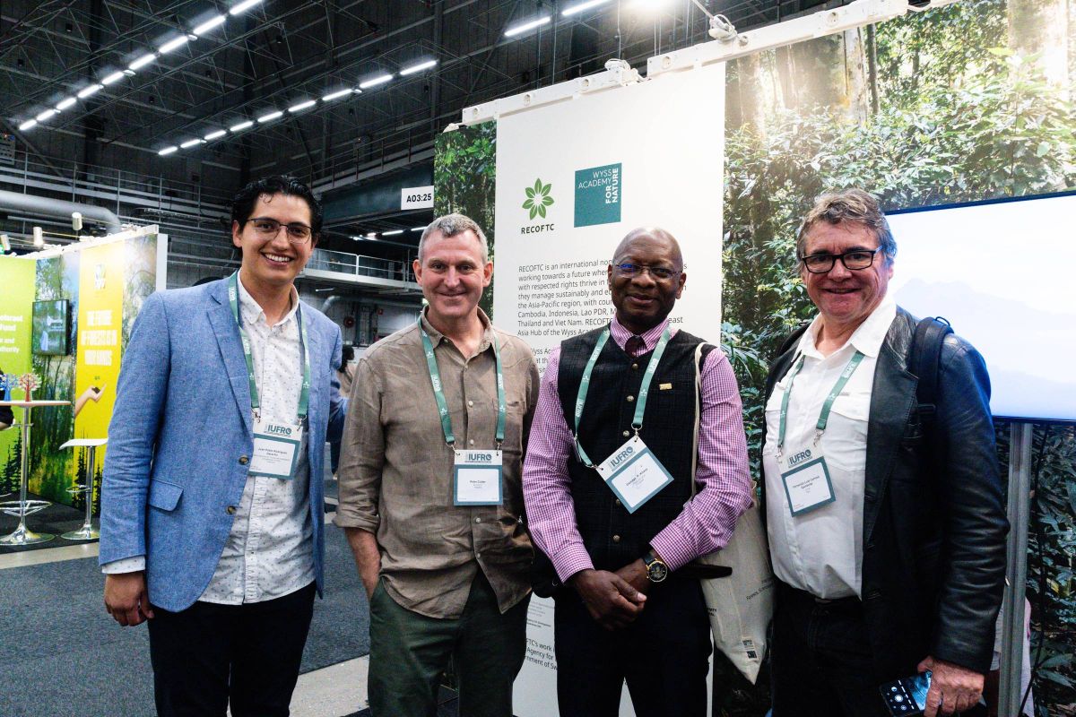 Solidifying connections with fellow model forest network representatives: (L–R) Juan Pablo Rodríguez Garavito, Latin American Model Forest Network; Peter Cutter, RECOFTC/Regional Model Forest Network-Asia; Latin American Model Forest Network and Damase Khasa, African Model Forest Network; and Fernando Luis Carrera Gambetta, Latin American Model Forest Network.