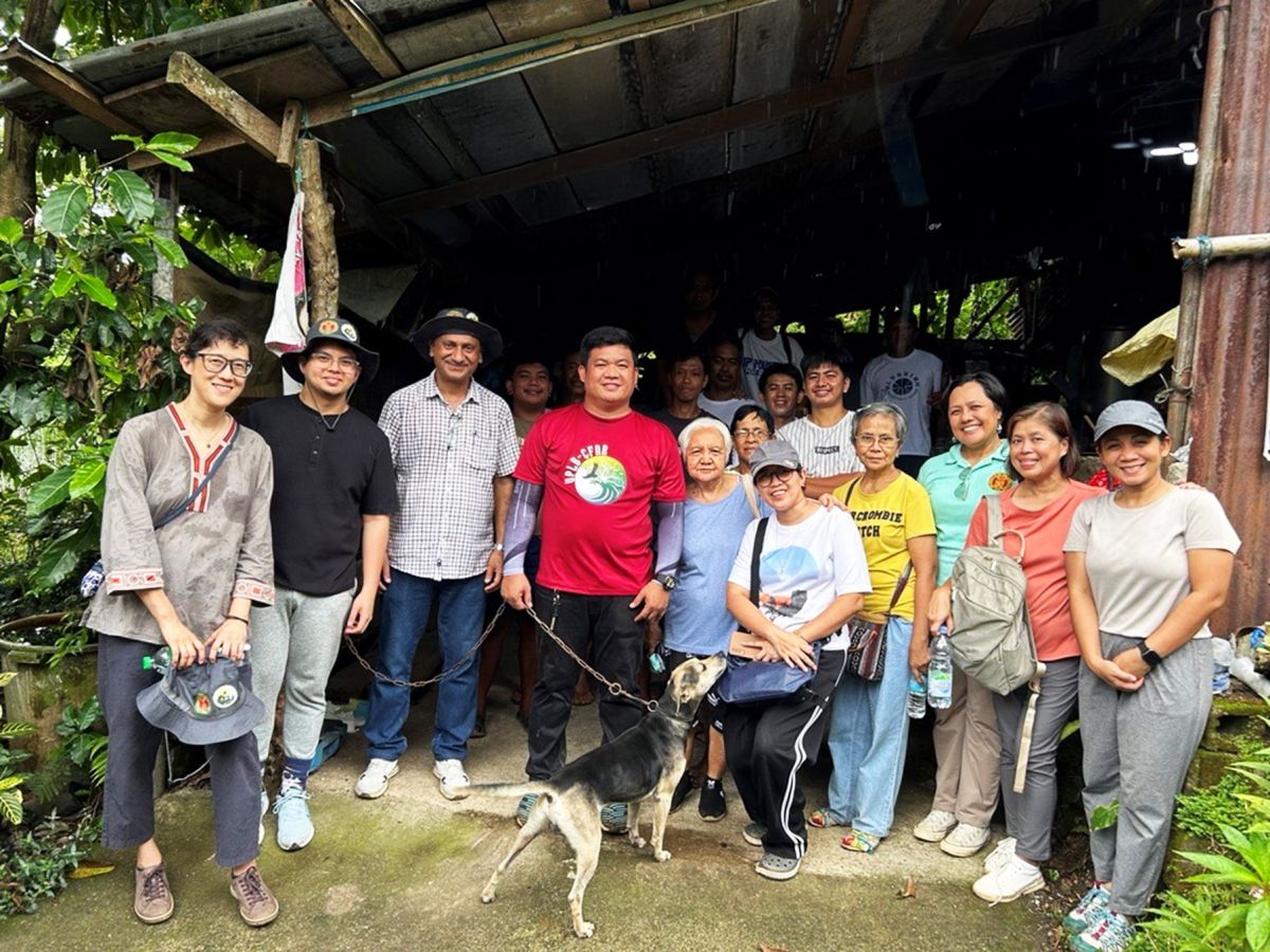 RECOFTC and FFP teams with research team members from the University of Philippines, Los Baños.