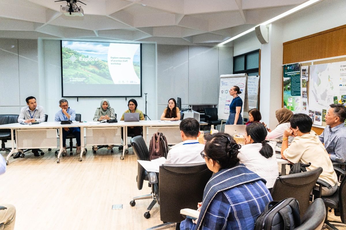 Sophie R Lewis (standing, far right), senior policy outreach and gender inclusion coordinator at RECOFTC, moderates a panel on gender integration and environmental justice. 