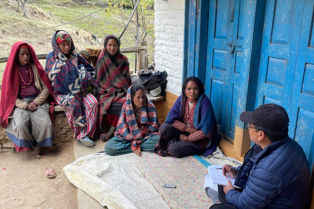 RECOFTC Nepal’s deputy director Pradeep Budhathoky conducted a focus group discussion with residents of Ward 3 in Jumla’s Guthichaur Rural Municipality.