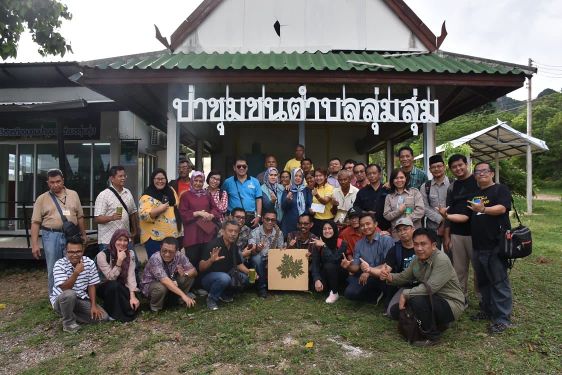 Participants from the Indonesian Ministry of Environment and Forestry visit Thailand. ©RECOFTC