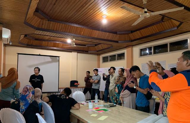 Gambar 3. Perwakilan berbagai instansi turut berpartisipasi dalam pelatihan TempoWitness pada Januari 2020 di Tanjung Jabung Barat, Jambi. Foto: ©RECOFTC