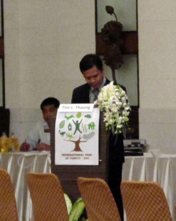 Dr. Tint L. Thaung of The Nature Conservancy and RECOFTC’s incoming Executive Director formally closes the Second Regional Forum on People and Forests.